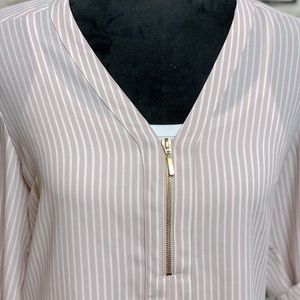 ❄️ 3 for $15 Express V Neck Blouse ❄️